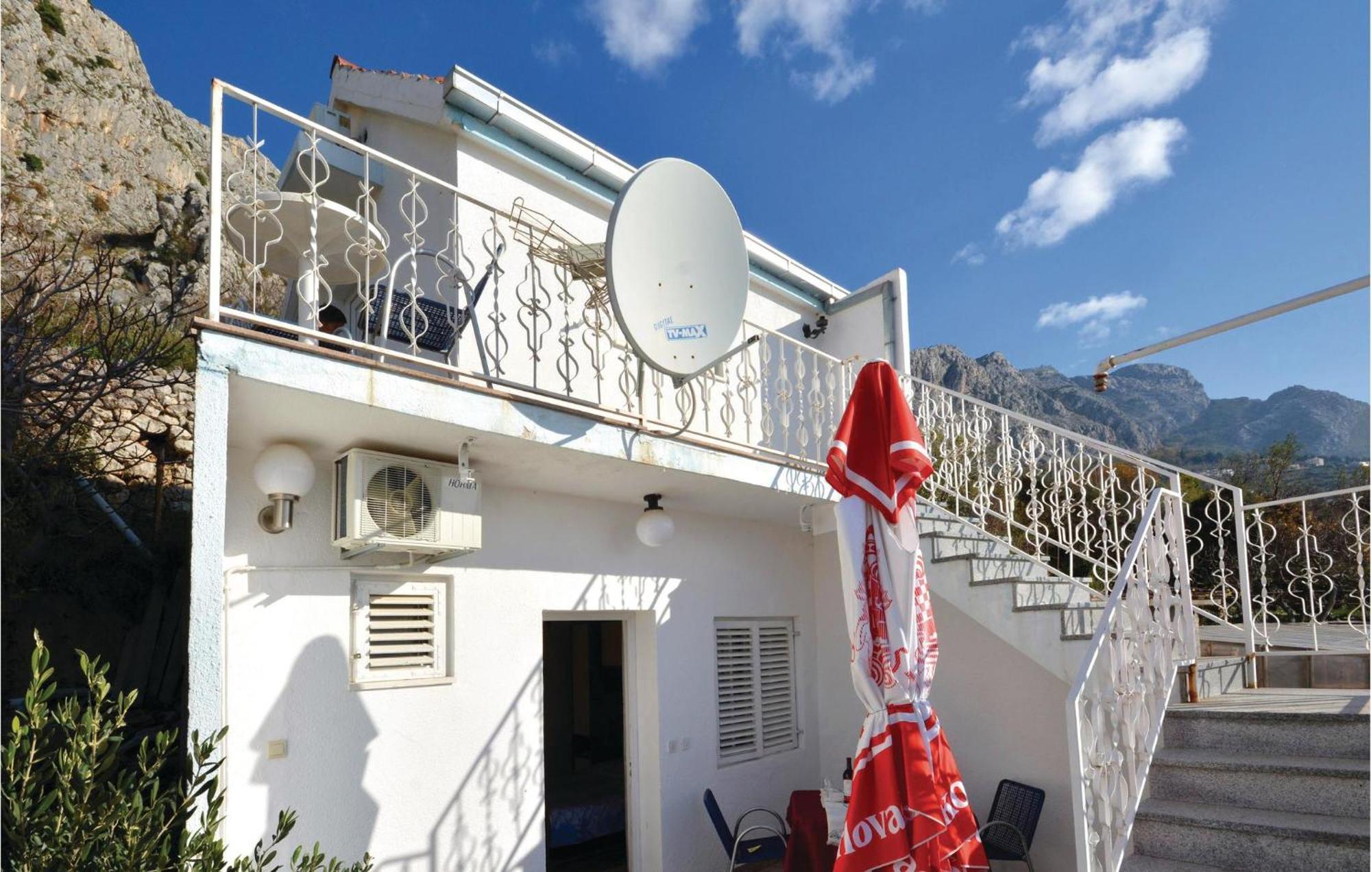 Gorgeous Apartment In Omis With House Sea View Ngoại thất bức ảnh